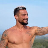 Julien Tanti partage des photos avant et après liposuccion et c'est impressionnant