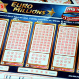 Euromillions : pensant avoir gagné moins de quatre euros, un homme repart avec le million d'euros