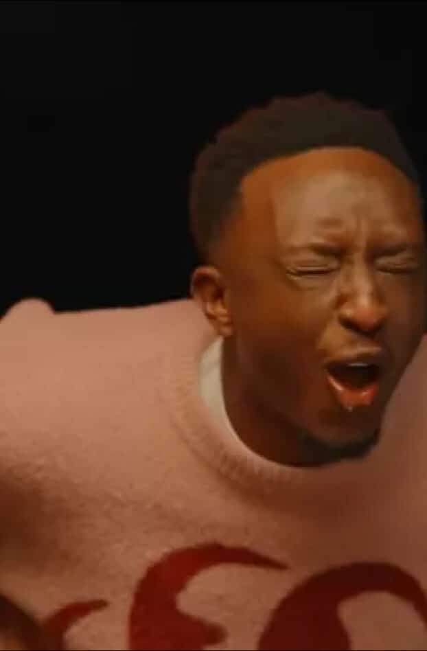 « Ça pique dans les oreilles ! » : Ahmed Sylla en larmes lors de son passage dans Hot Ones