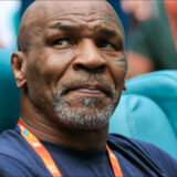 Mike Tyson pris d'un malaise dans un avion : son entourage rassure