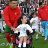 Cristiano Ronaldo fait un magnifique geste lors du match contre l'Irlande