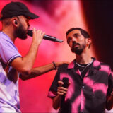 Bigflo et Oli rendent hommage à leur maman atteinte du cancer en plein concert