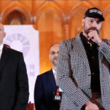 Oleksandr Usyk se la joue Hitman pour ses retrouvailles avec Tyson Fury