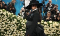 Exit le nouvel album, Rihanna annonce sa troisième grossesse au Met Gala