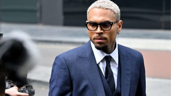 Chris Brown plaide non coupable devant la justice britannique