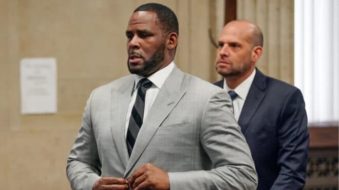 R. Kelly affirme être la cible d’un complot derrière les barreaux