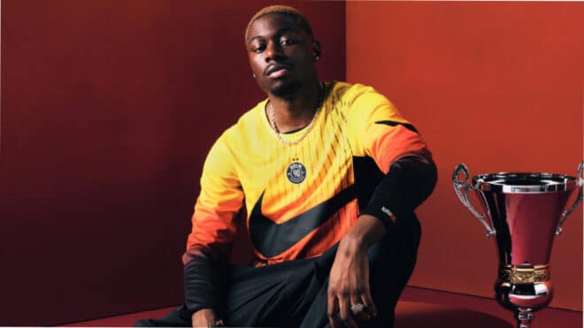 Tiakola entre dans l’histoire du rap français en collaborant avec Nike