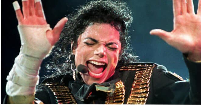 Une chaussette de Michael Jackson vendue 6 200 euros aux enchères à Nîmes