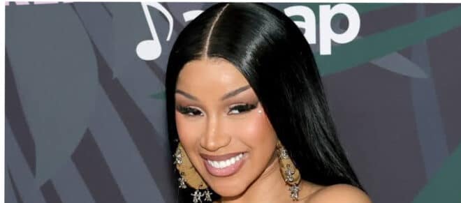 Cardi B poursuivie en justice par son vigile… à cause de ses ongles