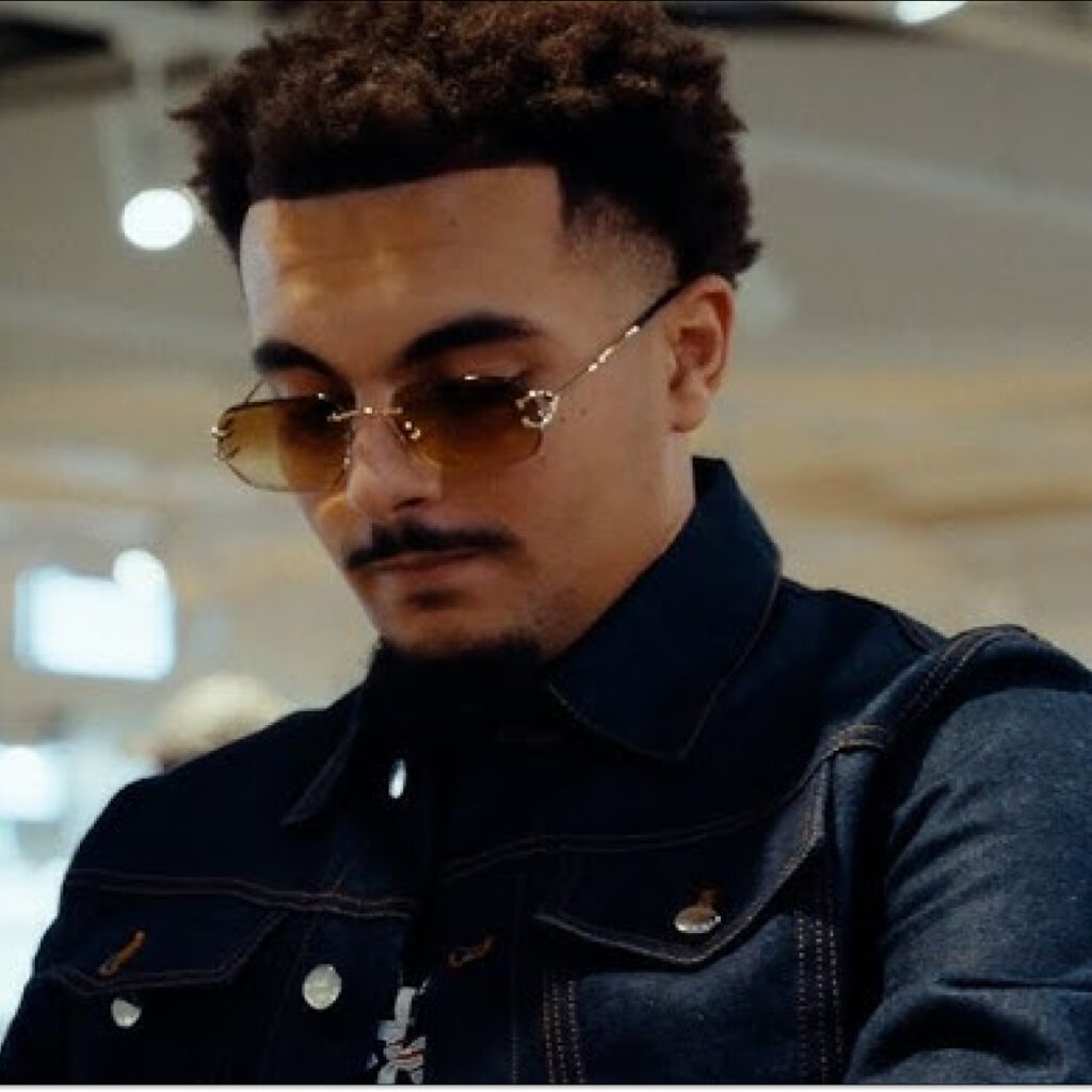 « Aujourd'hui, on ne pense qu'à ça... » : RK se confie sur TikTok et l'impact sur la nouvelle génération