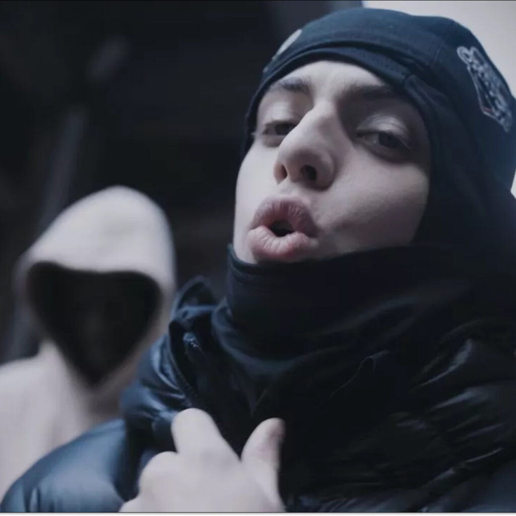 Anyme : son clip tourné à New-York avec des membres de gang retourne la Toile