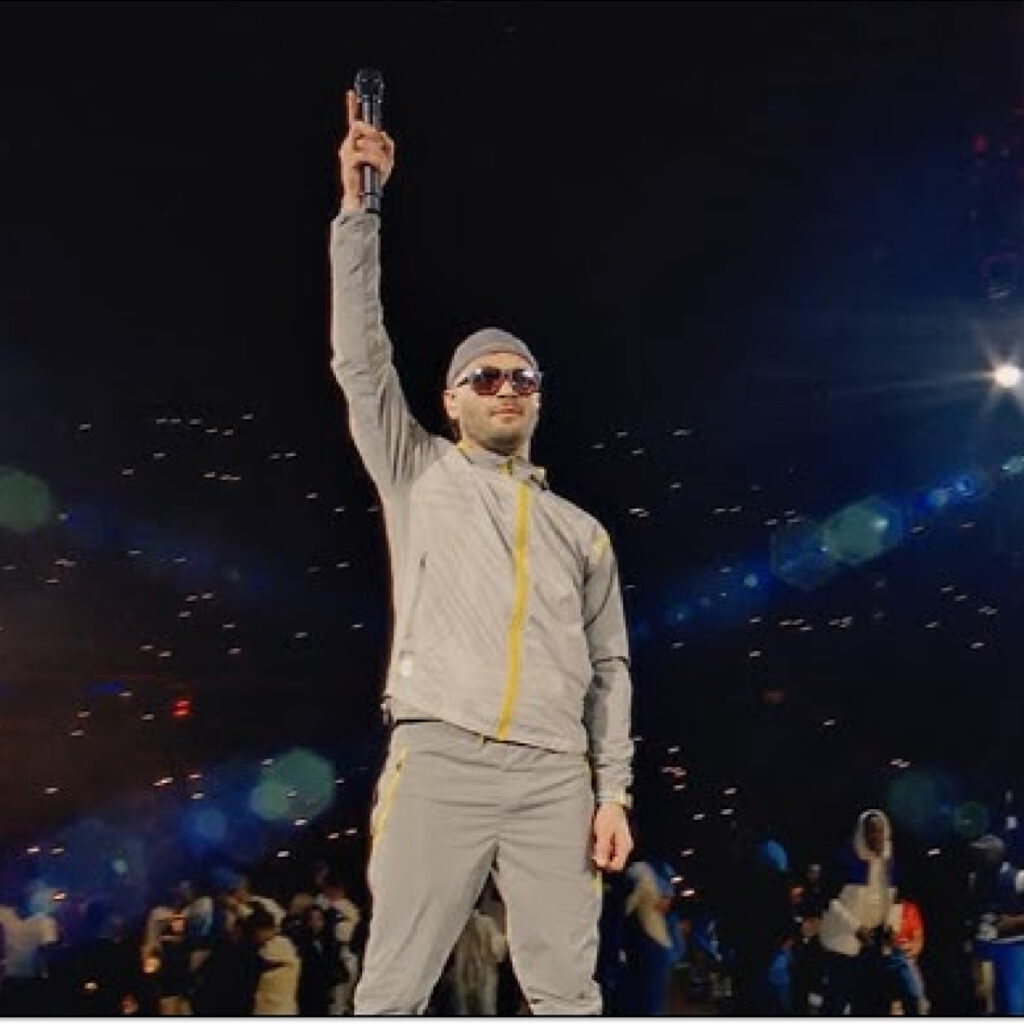 « Jul a dû se cacher dans la cabane d'une maison... » : la face sombre du rap français révélée dans le livre-enquête "L'Empire"