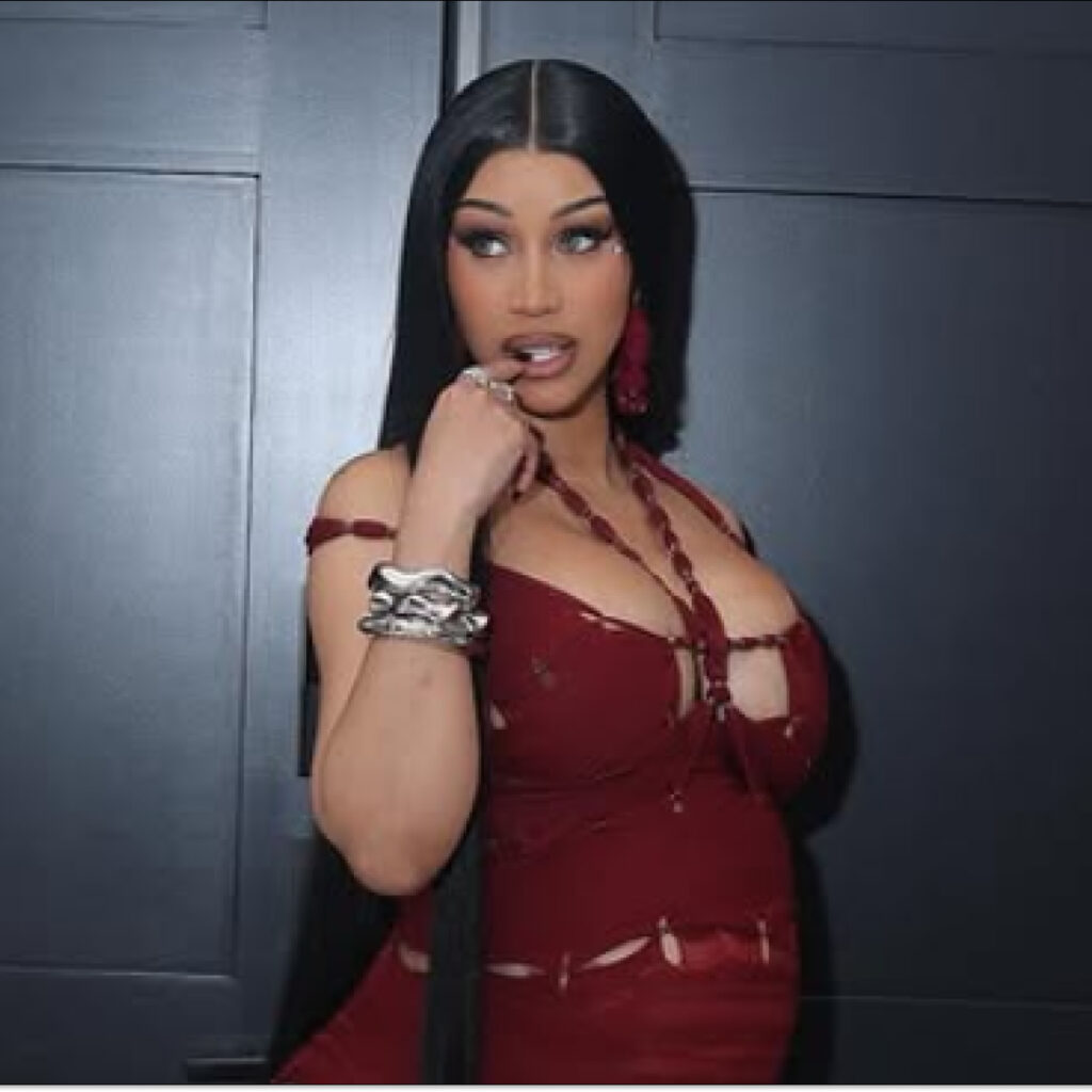 Cardi B s'excuse d'avoir poussé ses fans à acheter son nouvel album... à cause du prix des loyers
