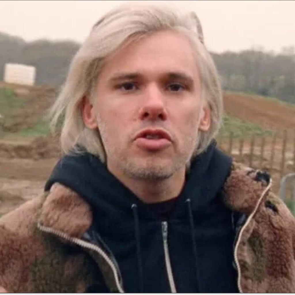 « Devenir père m'a aidé à écrire Yoroï » : Orelsan se livre concernant son nouveau film