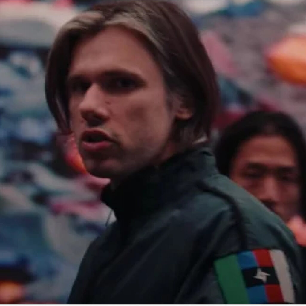 Orelsan pourrait-il déménager au Japon comme dans son film "Yoroï" ? Il répond très franchement