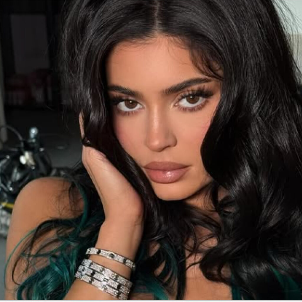 Kylie Jenner prête à concurrencer son ex Travis Scott ? Elle se lance dans le rap