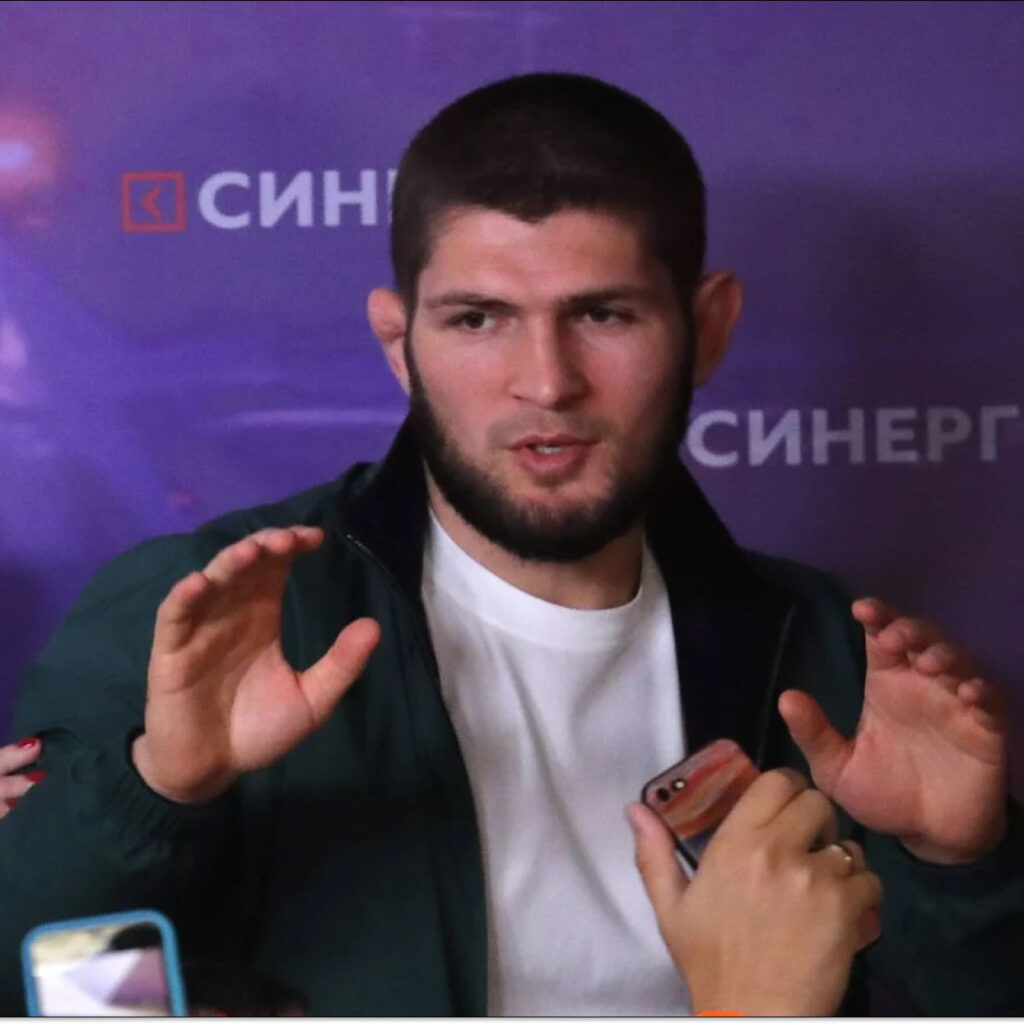 "Vous pouvez nous détester ou nous aimer, on..." : Khabib Nurmagomedov répond aux haters