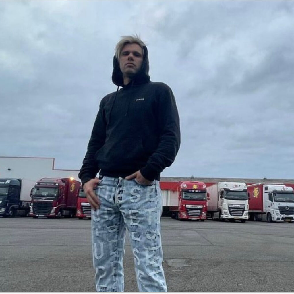 Orelsan surprend en annonçant qu'il est papa depuis deux ans
