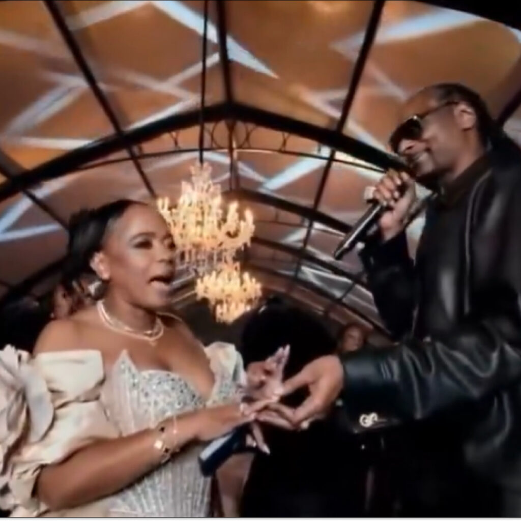 Snoop Dogg offre trois bagues symboliques à sa femme pour ses 50 ans