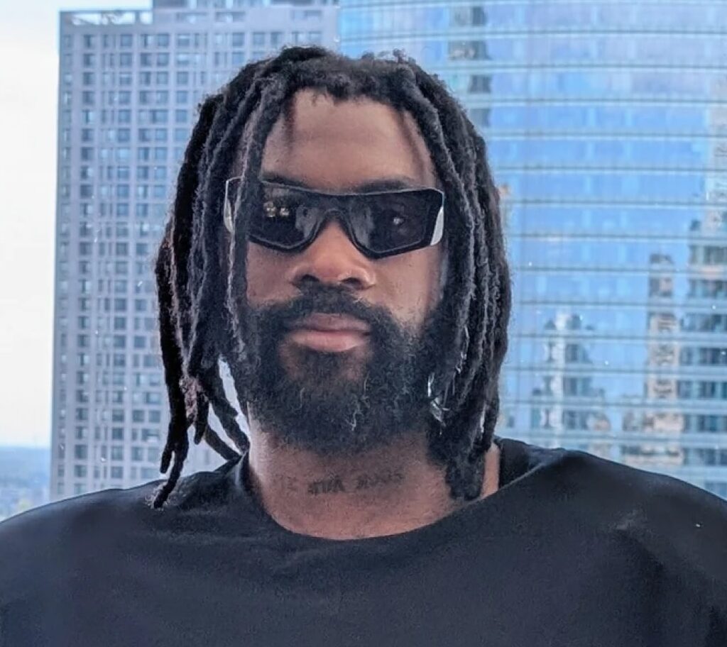 Damso surprend tout le monde en annonçant la sortie d'un nouveau projet