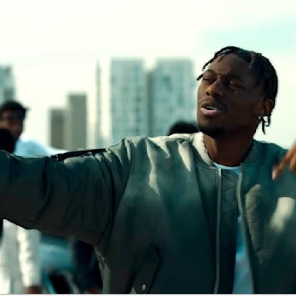 Tiakola tease un feat à l'international pour son prochain album