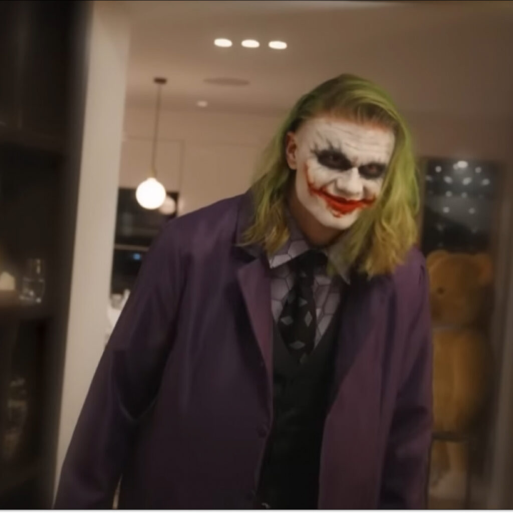 Erling Haaland part acheter des couches en Joker et effraie les passants