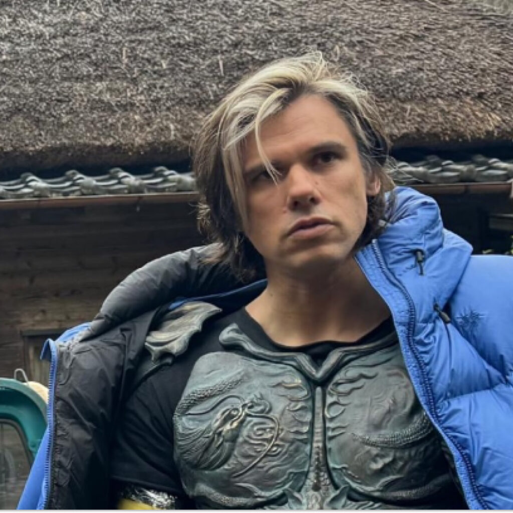 « C’est le truc le plus compliqué que j'ai fait... » : Orelsan annonce un making-of de son film "Yoroï", sur Prime Video