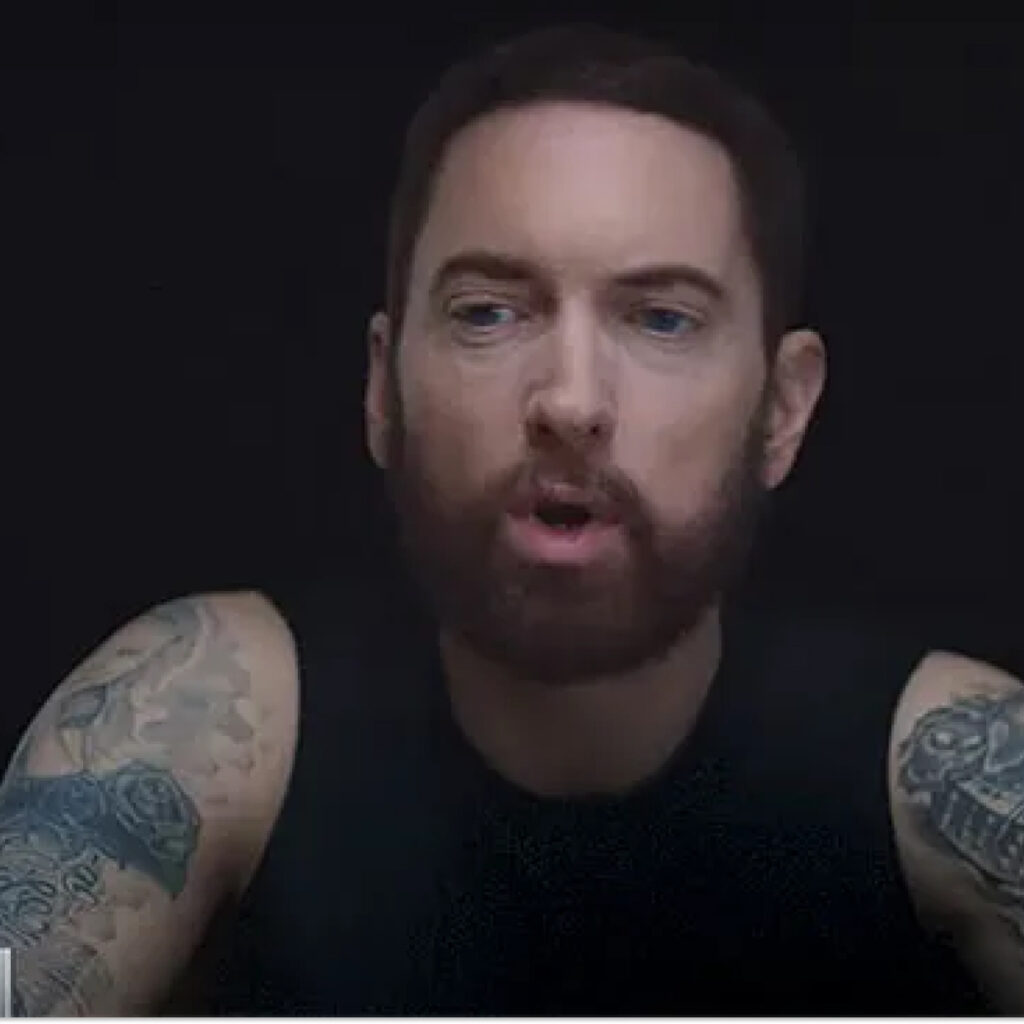 Eminem s'attaque à une marque de plage australienne pour protection de sa marque