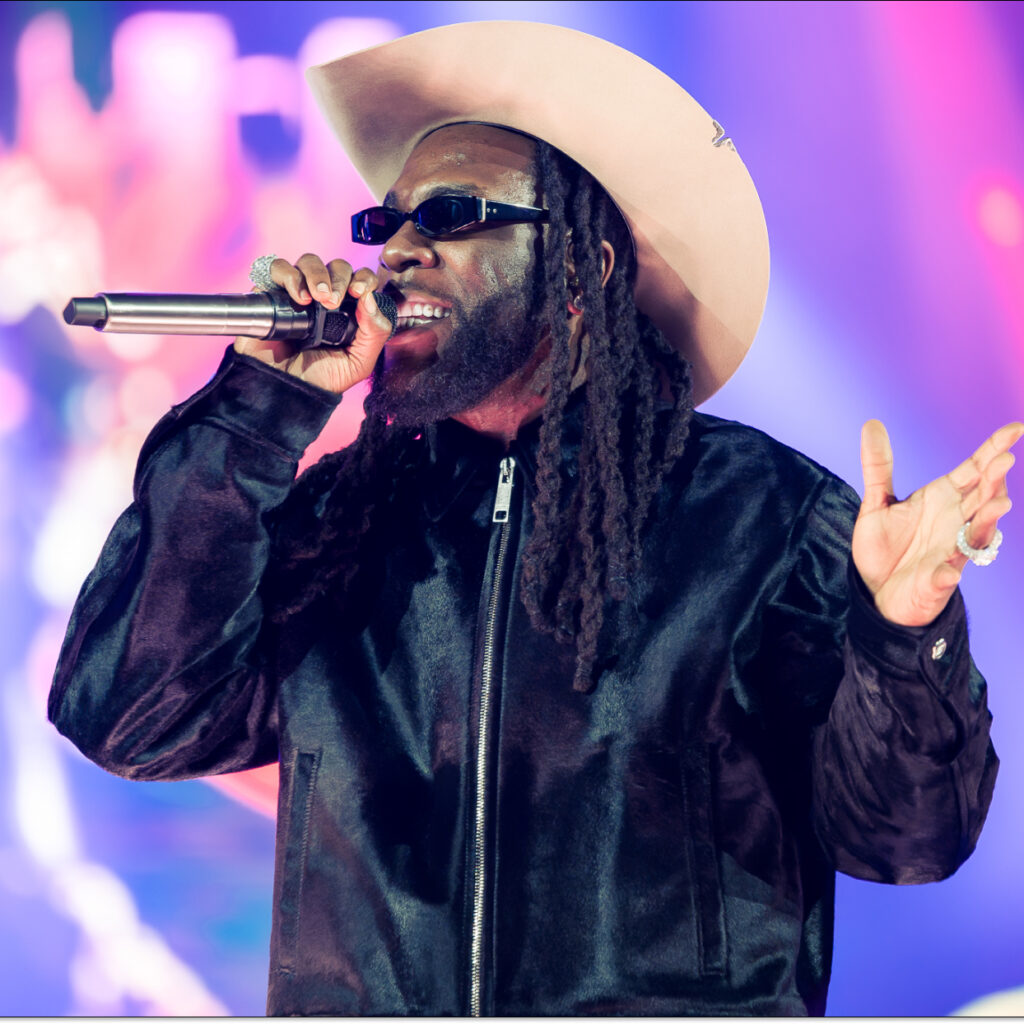 Burna Boy révèle que sa conversion à l'Islam a changé sa vie