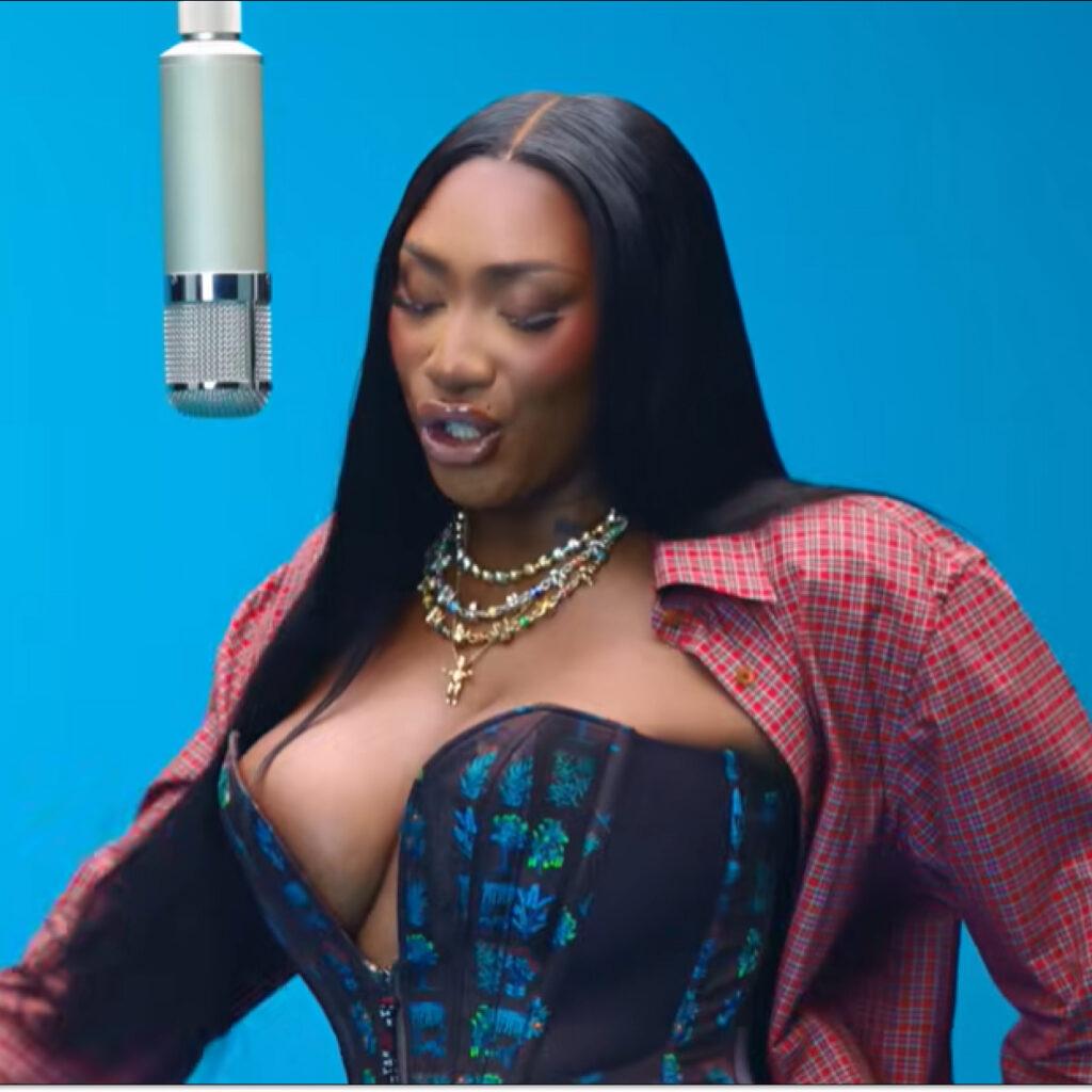 "C'est une dinguerie" : le COLORS d'Aya Nakamura affole les fans