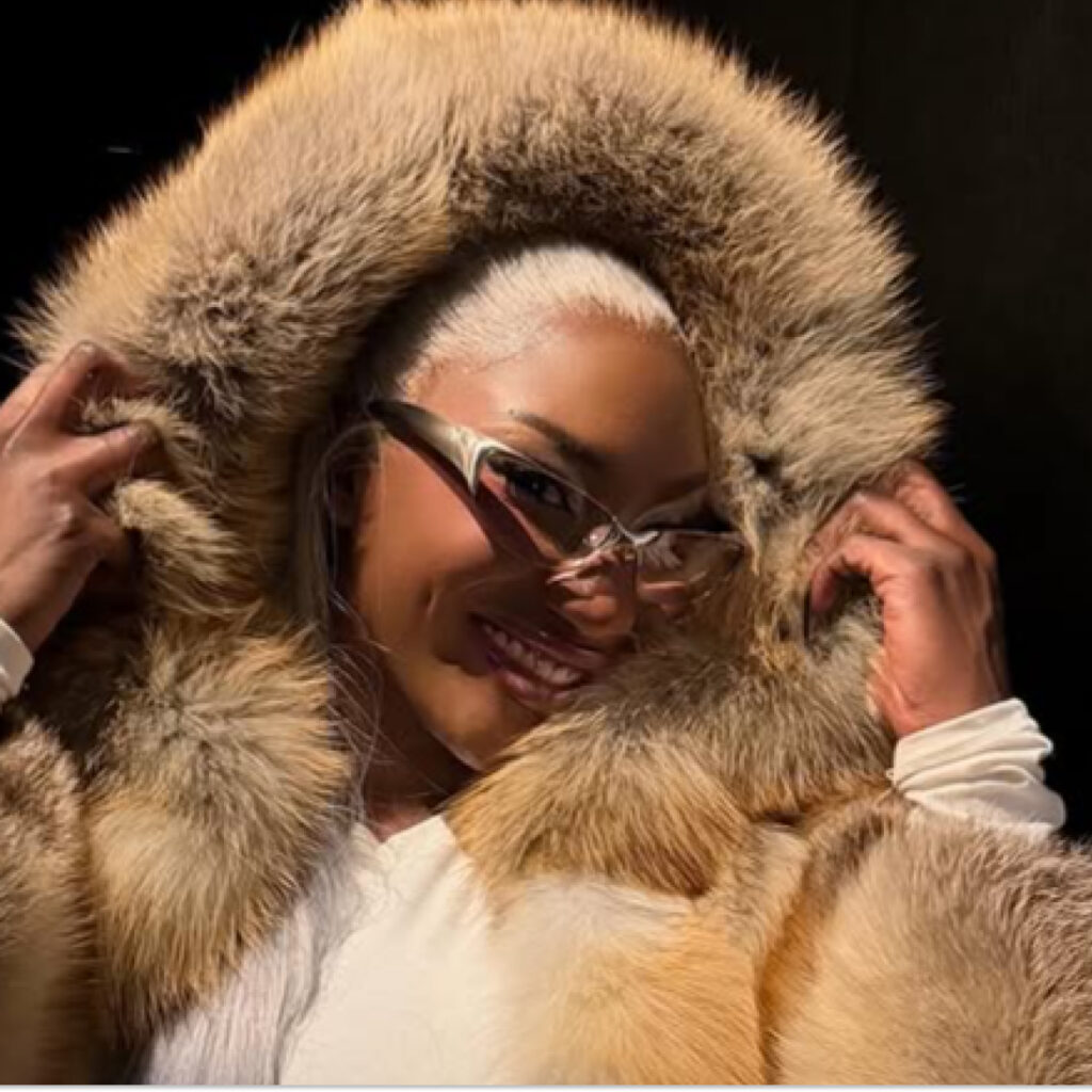 « C'était très dur de s'en prendre plein la tête... » : Aya Nakamura revient sur les attaques racistes pendant les Jeux Olympiques