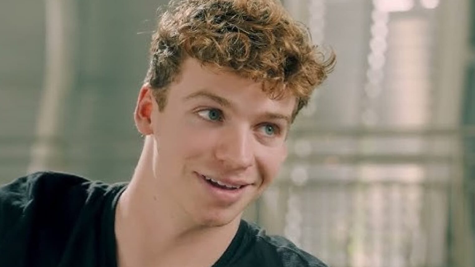 Léon Marchand décroche son diplôme d'ingénieur logiciel