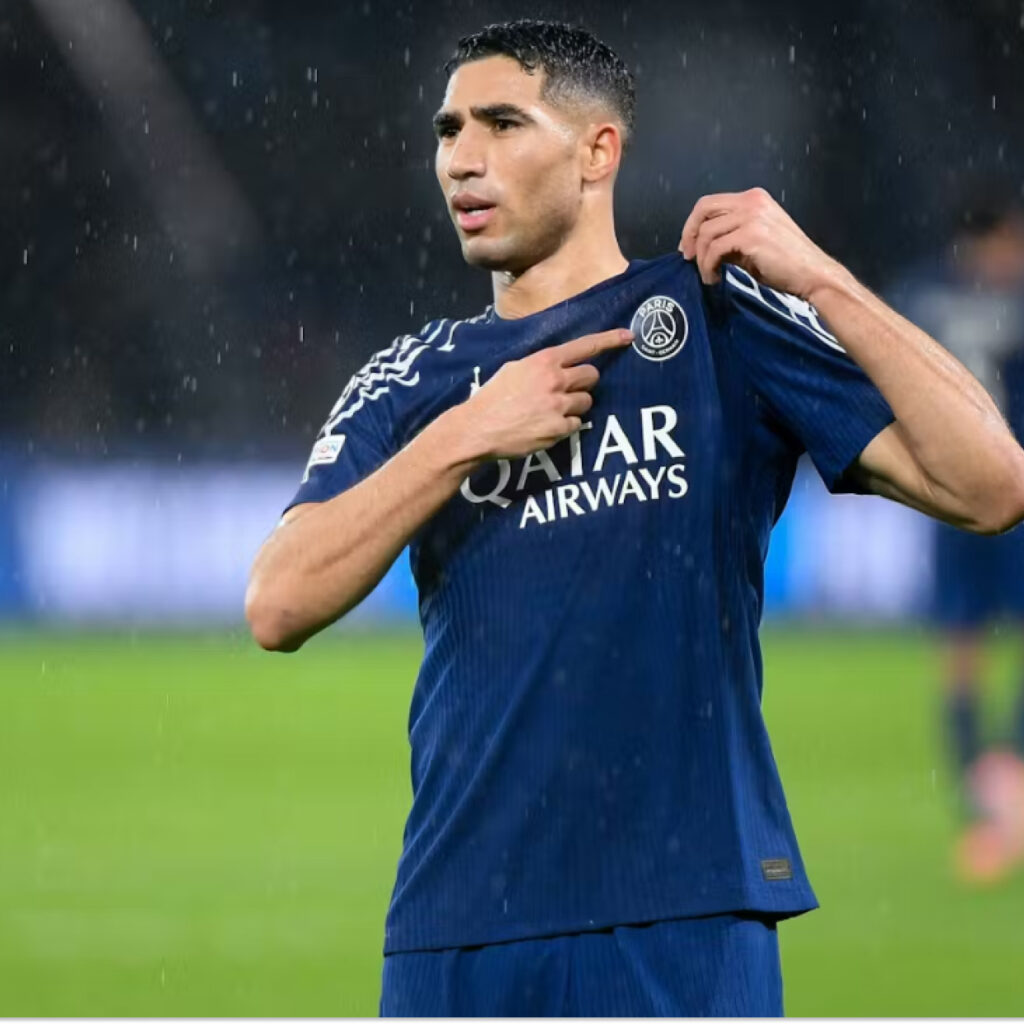 Paris célèbre le triomphe historique du PSG lors du réveillon sur les Champs-Élysées