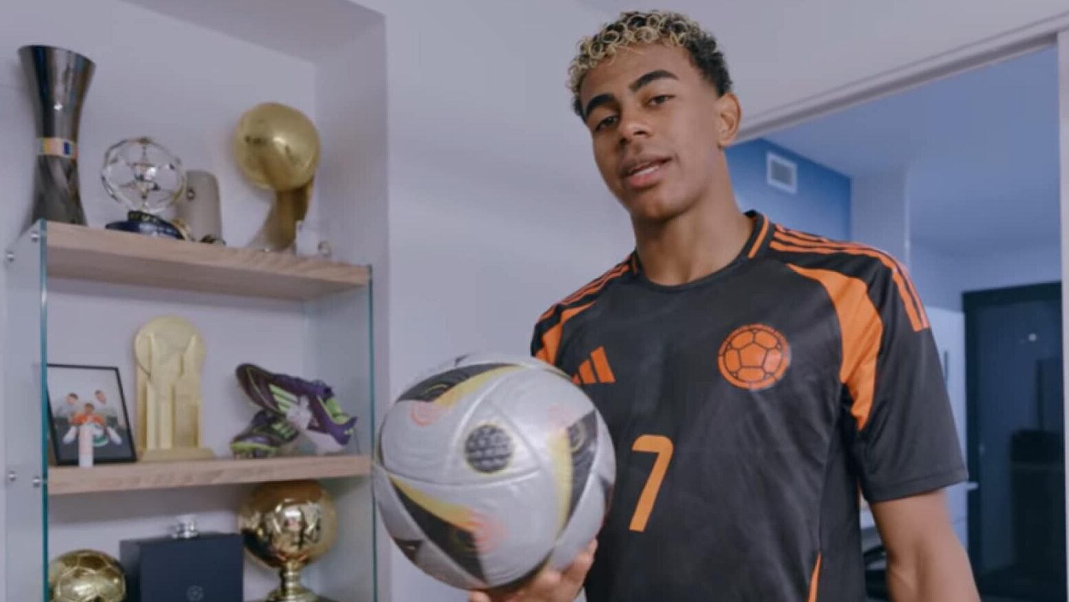 Lamine Yamal se lance sur YouTube et dévoile son appartement surprenant