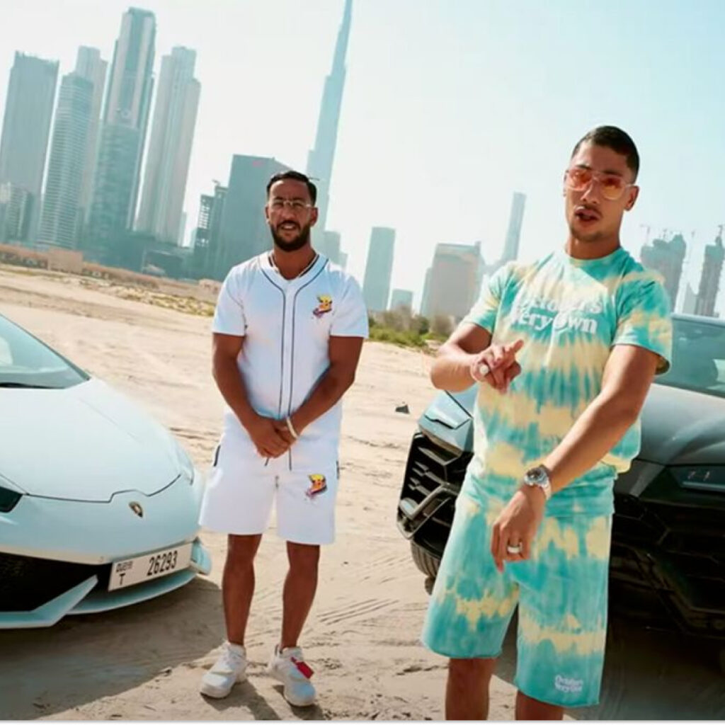 Lacrim réconcilié avec Maes ? Il lui apporte son soutien en plein concert