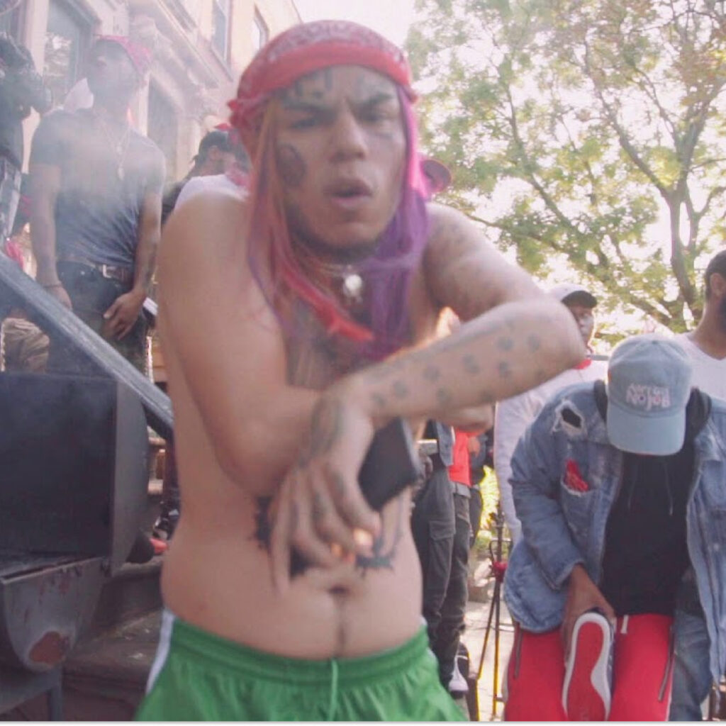 6ix9ine condamné à trois mois de prison : le juge juge ordonne un traitement contre la toxicomanie et les troubles mentaux
