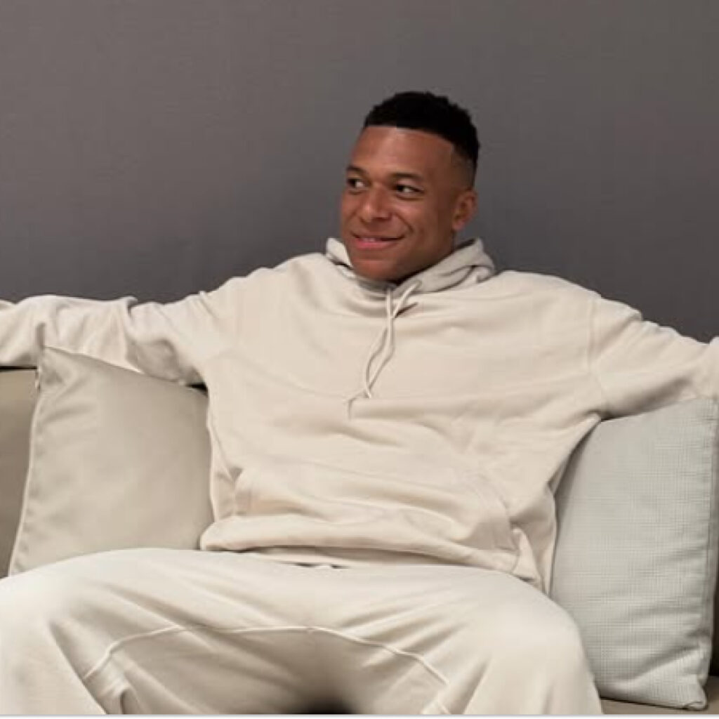 Kylian Mbappé franchit la barre historique des 400 buts avant ses 27 ans