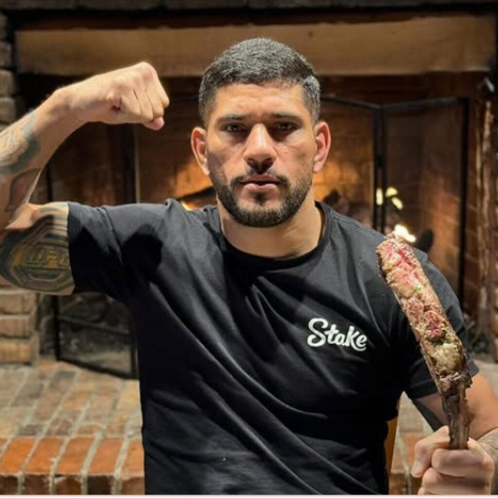 Alex Pereira officialise sa relation avec une star de l'UFC