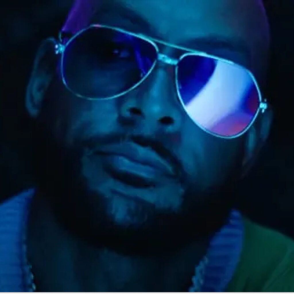 « Il vous a tous éteint... » : Booba félicite le rappeur qui a lâché un freestyle en robe de mariée dans Planète Rap sur Skyrock