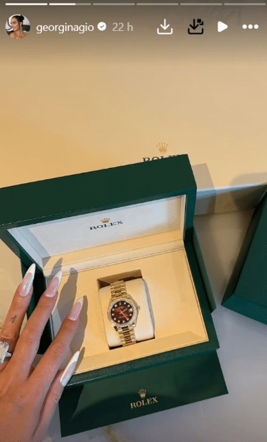 Georgina Rodriguez dévoile sa somptueuse Rolex offerte par Cristiano Ronaldo pour ses 32 ans